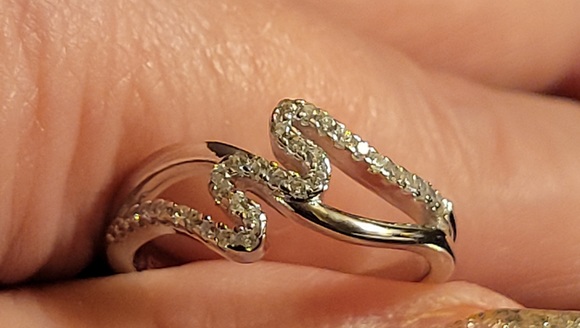 925 Sterling Silver Twisted CZ Ring - Picture 3 of 3